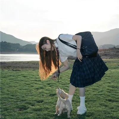 少女们向荒野进发